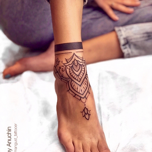 Femme Noir Ornemental tatouage sur Jambe #82432 | Artiste tatoueur Sergey Anuchin