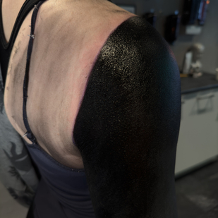 Blackwork tatouage #82736 | Artiste tatoueur Bobby Grey