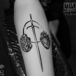 Femme Noir Miniature tatouage sur Avant-bras #82999 | Artiste tatoueur Pavel Zubkov