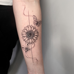 Femme Noir  tatouage sur Avant-bras #83444 | Artiste tatoueur Daria Galina