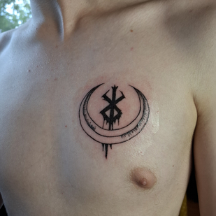 Homme Noir Minimalisme tatouage sur Poitrine #83499 | Artiste tatoueur Ulyana Prohorova