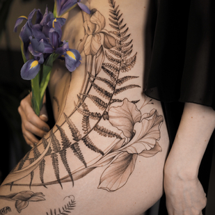 Femme Noir  tatouage sur Cuisse #84222 | Artiste tatoueur Anna Novitskaya