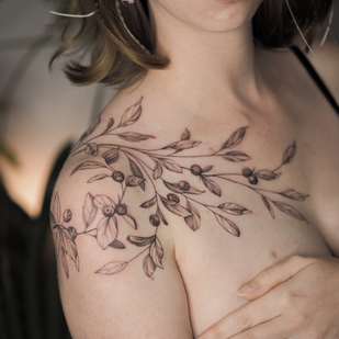 Femme Noir  tatouage sur Épaule #84223 | Artiste tatoueur Anna Novitskaya