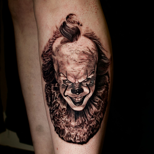 Femme Noir et Gris  tatouage sur Jambe #88376 | Artiste tatoueur Brian Pardy