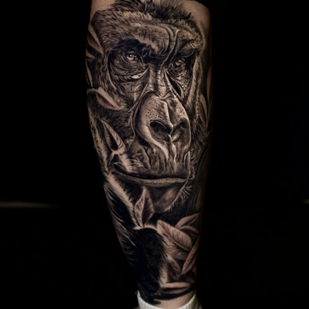 Femme Noir et Gris  tatouage sur Jambe #88381 | Artiste tatoueur Brian Pardy