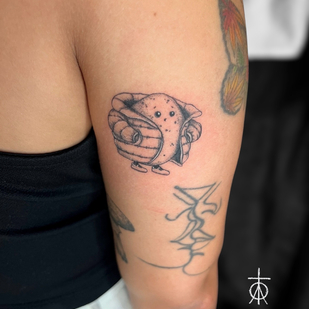 Noir et Gris Micro-réalisme tatouage #86960 | Artiste tatoueur Claudia Fedorovici