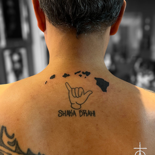 Noir Blackwork tatouage sur Cou #86963 | Artiste tatoueur Claudia Fedorovici