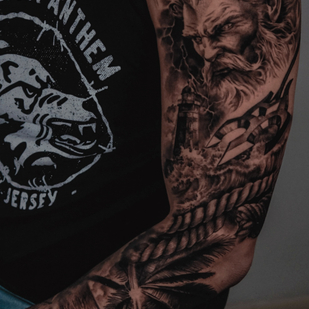 Homme Noir et Gris Réalisme tatouage sur Manche #85287 | Artiste tatoueur Mariia Agafonova