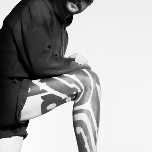 Homme Noir Ornemental tatouage sur Jambe #84370 | Artiste tatoueur Maxim Desnev