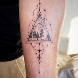 Homme Noir et Gris Graphique tatouage sur Avant-bras #85727 | Artiste tatoueur May