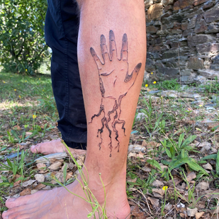 Homme Noir et Gris Illustratif tatouage sur Jambe #85730 | Artiste tatoueur May