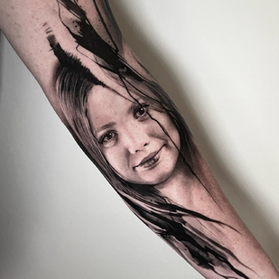 Homme Noir et Gris Portrait tatouage sur Avant-bras #86074 | Artiste tatoueur Michelle Vestergård Andersen