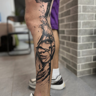 Homme Noir Abstrait tatouage sur Jambe #86820 | Artiste tatoueur PINKA