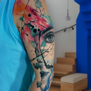 Femme Couleur Aquarelle tatouage sur Épaule #88189 | Artiste tatoueur PINKA