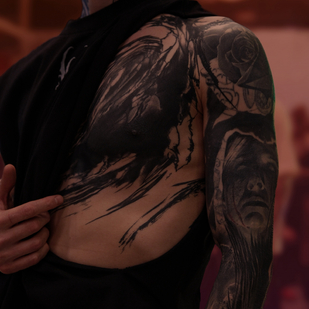 Homme Noir Abstrait tatouage sur Poitrine #84290 | Artiste tatoueur Vik Prokhorov