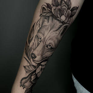 Femme Noir Graphique tatouage sur Avant-bras #84113 | Artiste tatoueur Aleksandr Shkuratov