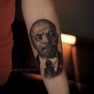 Homme Noir et Gris Portrait tatouage sur Avant-bras #88184 | Artiste tatoueur Aleksey Titov