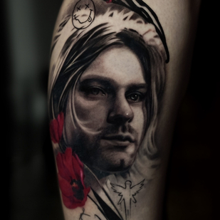 Femme Noir et Gris Portrait tatouage sur Tibia #86218 | Artiste tatoueur Anastasiya Yusupova CAT_KABUKI