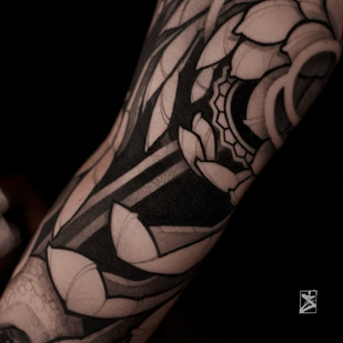 Femme Noir Japonais tatouage sur Manche #87157 | Artiste tatoueur Danila Morozov