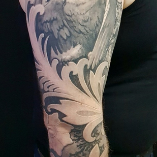 Homme Noir et Gris Réalisme tatouage sur Manche #89749 | Artiste tatoueur Dmitriy Chikaev