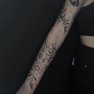Femme Noir Graphique tatouage sur Avant-bras #85297 | Artiste tatoueur Dzhemma Tevadorosyan