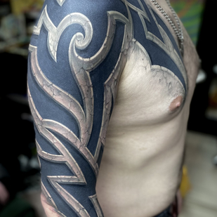 Homme Noir et Gris Tribal tatouage sur Manche #88112 | Artiste tatoueur Evgeniy Bobin
