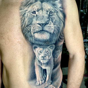 Homme Noir et Gris Réalisme tatouage sur Poitrine #88115 | Artiste tatoueur Evgeniy Bobin