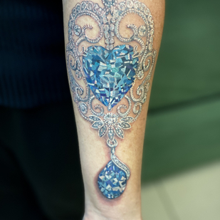 Femme Couleur Bijoux tatouage #88151 | Artiste tatoueur Evgeniy Bobin