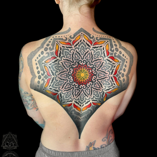 Femme Couleur Ornemental tatouage sur Dos #88371 | Artiste tatoueur Ioann Leo ( LEO-VAN )