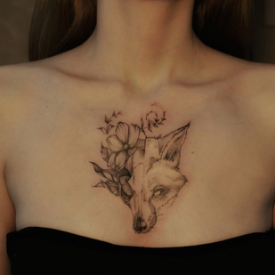 Femme Noir Graphique tatouage sur Poitrine #84844 | Artiste tatoueur Kristina Suhushina