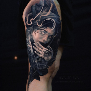 Femme Noir et Gris Réalisme tatouage sur Cuisse #89143 | Artiste tatoueur Lera Valer_eva