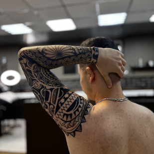 Femme Noir Polynésien tatouage sur Manche #87048 | Artiste tatoueur Maxim Parhomenko