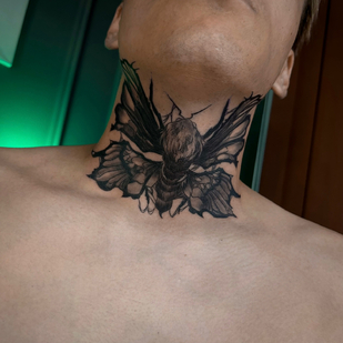 Homme Noir et Gris  tatouage sur Cou #87226 | Artiste tatoueur Master Margarita