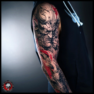 Homme Noir et Gris Trash Polka tatouage sur Manche #88617 | Artiste tatoueur Mihail Strogiy