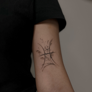 Femme Noir  tatouage sur Épaule #88680 | Artiste tatoueur Sergeeva Tattoo