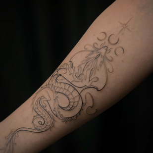 Femme Noir Fineline tatouage #88683 | Artiste tatoueur Sergeeva Tattoo