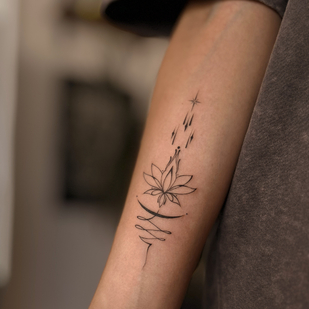 Femme Noir Fineline tatouage #88694 | Artiste tatoueur Sergeeva Tattoo