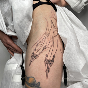 Femme Noir Bijoux tatouage sur Cuisse #87102 | Artiste tatoueur Olga Glotova