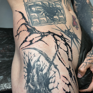 Homme Noir Abstrait tatouage sur Côté #87116 | Artiste tatoueur Olga Glotova