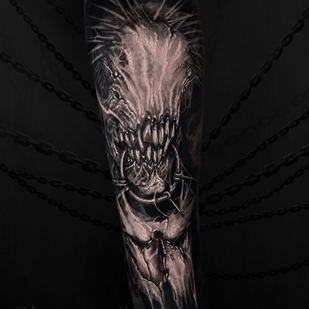 Femme Noir et Gris Horreur tatouage sur Avant-bras #85093 | Artiste tatoueur Sergey Batov