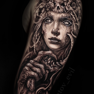 Homme Noir et Gris Portrait tatouage sur Épaule #90943 | Artiste tatoueur Sergey Batov