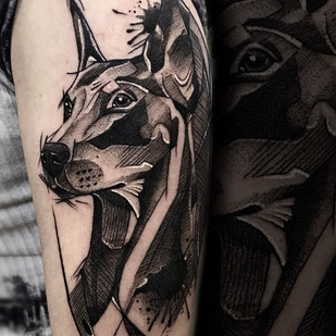 Femme Noir et Gris Graphique tatouage sur Épaule #87888 | Artiste tatoueur Sergey Martynov