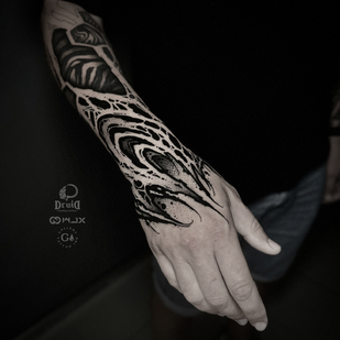 Homme Noir et Gris  tatouage sur Avant-bras #84785 | Artiste tatoueur Sergey Tymkiv