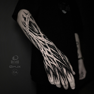 Homme Noir et Gris  tatouage sur Avant-bras #84786 | Artiste tatoueur Sergey Tymkiv