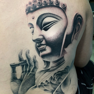 Homme Noir et Gris Whipshading tatouage sur Dos #86309 | Artiste tatoueur Ulya Aubhoov