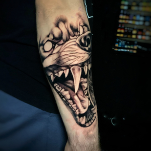 Homme Noir et Gris Graphique tatouage #86314 | Artiste tatoueur Ulya Aubhoov