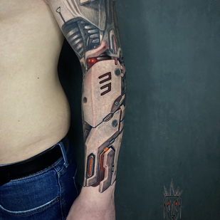 Homme Couleur Biomecanique tatouage sur Avant-bras #87399 | Artiste tatoueur Vitaliy Kanaschenkov