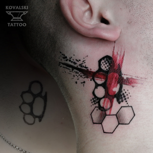 Homme Couleur Trash Polka tatouage sur Cou #87583 | Artiste tatoueur Vladimir Kovalevskiy