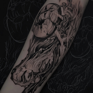 Femme Noir et Gris Anime tatouage sur Avant-bras #85786 | Artiste tatoueur Yuliy Monro