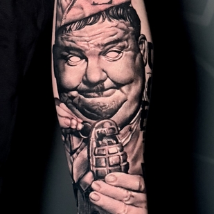 Homme Noir et Gris Réalisme tatouage sur Avant-bras #104793 | Artiste tatoueur Rasl Sparov